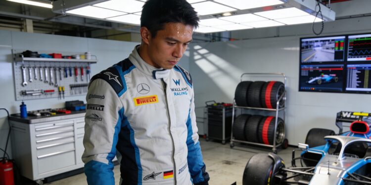 albon zakt vijf plaatsen na bizarre fia blunder in