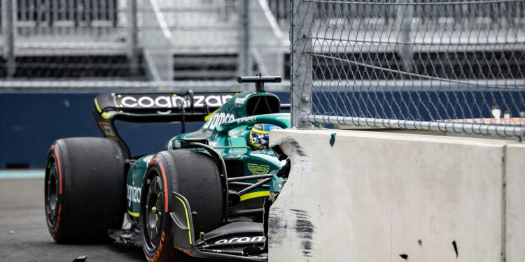 Alonso crasht na zeldzame fout in Sprint Kwalificatie Canada 1 alonso crasht na zeldzame fout in sprint kwalifica