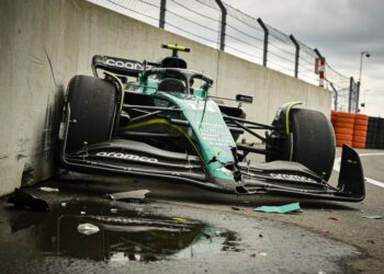 alonso crasht naar historische sq2 plek voor aston
