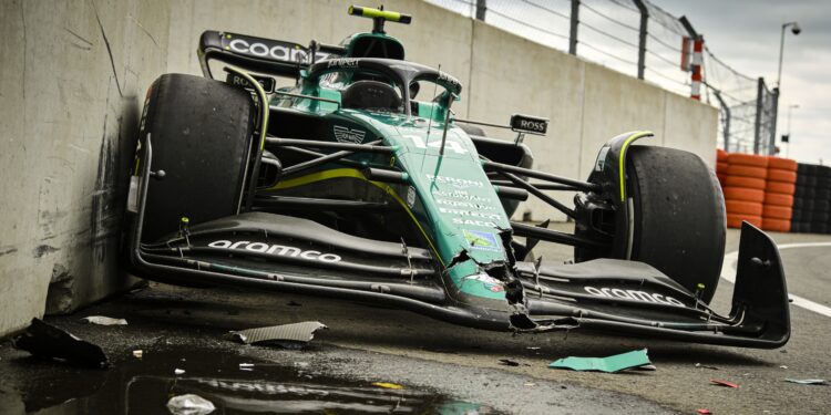 alonso crasht naar historische sq2 plek voor aston