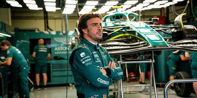 alonso houdt aston martin bijeen tijdens desastreu