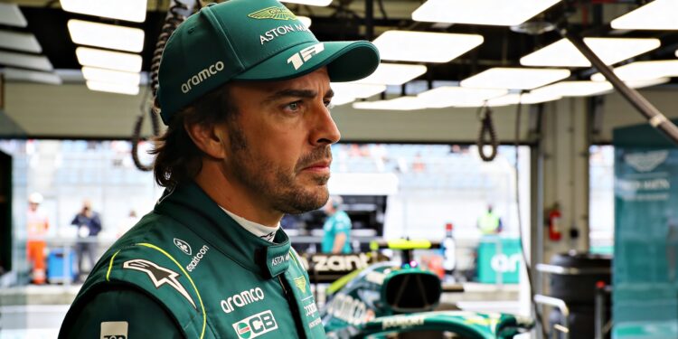alonso stelt besluit over f1 toekomst uit tot de z
