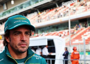 alonso vol vertrouwen ondanks crisis twijfel niet
