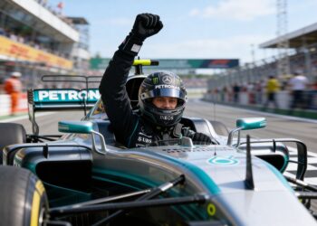 antonelli leidt wk met historische seizoensstart