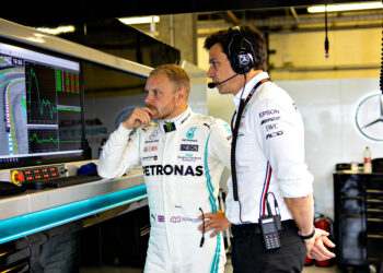bottas legt zwakte van cadillac bloot maar blijft