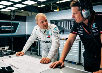 bottas wijst naar cadillac auto was niet 100 proce