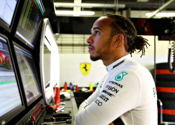 button waarschuwt hamilton stop niet met simulator