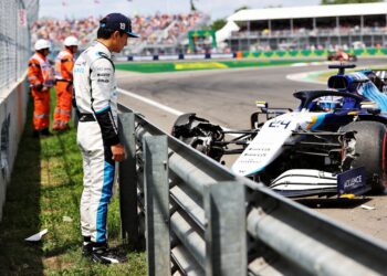 crash albon met marmot in canada leidt tot oproep