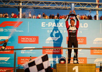 de vries wint chaotische monaco e prix na zware st