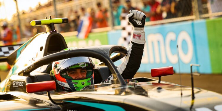 dominante antonelli pakt hattrick in miami na late