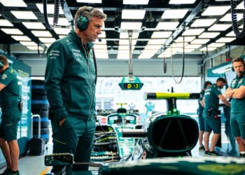 drama voor aston martin dubbel onderzoek na kwalif