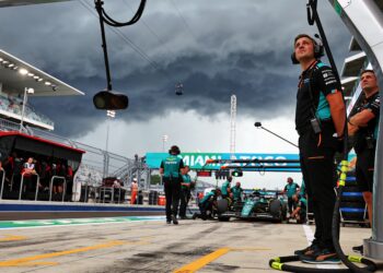 dreigend noodweer en team malaise tekenen gp van m