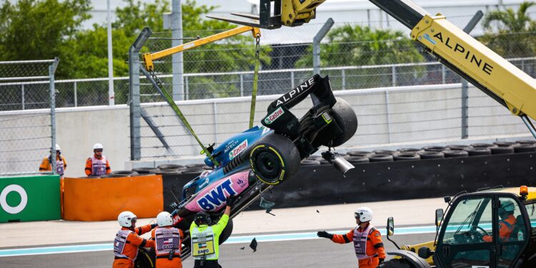 enorme schadepost voor alpine na spectaculaire cra