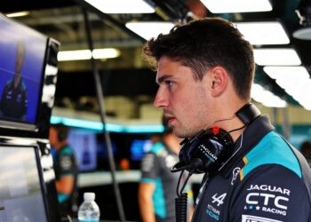 evans geeft jaguar instructies voor formule e tite