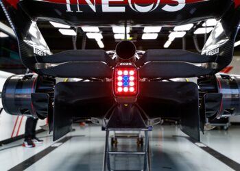 f1 past led lichten aan voor veiligheid in 2026 se