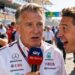 fallon bijt in microfoon brundle tijdens grid walk