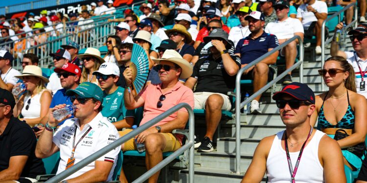 fans in miami gewaarschuwd voor extreme hitte en v