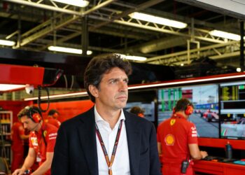 ferrari verlegt grenzen met hyperjacht voor wereld