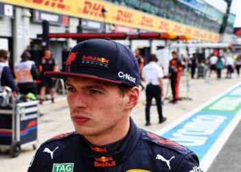 ford bevestigt gesprekken met verstappen over le m 1