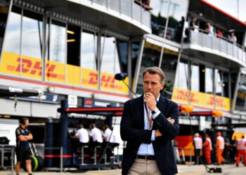 formule 1 wereldkampioen villeneuve 55 maakt comeb