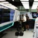 george russell geeft toe iconische mercedes pose w