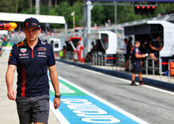 gerucht verstappen en mclaren in gesprek over sens