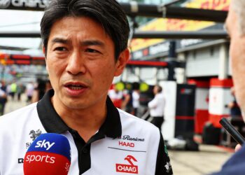 haas teambaas komatsu woedend op bullshit verhalen
