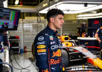 hadjar start vanuit pitlane in miami na dubbele st