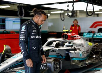 hamilton gefrustreerd na race verpestende botsing