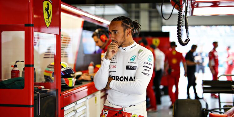 hamilton grijpt in bij ferrari na teleurstelling i