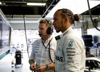 hamilton krijgt opmerkelijk advies mijd de ferrari