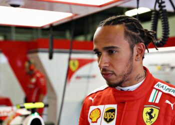hamilton naar tweede plan bij ferrari piastri topk