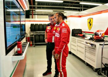 hamilton onderzocht na incident in slotfase sprint