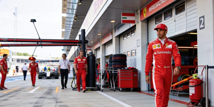 Hamilton onthult F1 2026-content met opvallende naam 1 hamilton onthult f1 2026 content met opvallende na