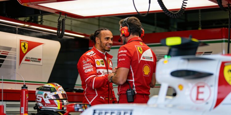 Hamilton prijst Ferrari-team na moeizaam debuutjaar 1 hamilton prijst ferrari team na moeizaam debuutjaa