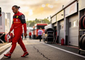 hamilton slaat ferrari simulator over voor canades