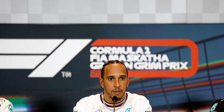 Hamilton slaat terug: 'Mensen proberen mij met pensioen te sturen' 1 hamilton slaat terug mensen proberen mij met pensi