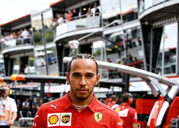 hamilton snoert critici de mond blijft 100 zeker b