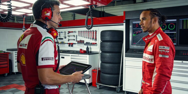 hamilton uit harde kritiek op ferrari voorbereidin