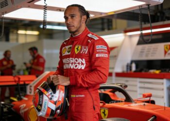 hamilton vindt vorm terug na boycotten ferrari sim