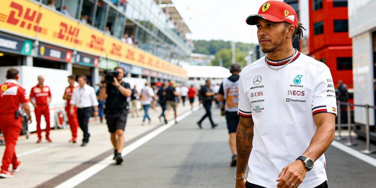 hamilton voedt speculatie na familiediner met kard