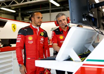 hamilton wijst sleutelfiguur aan voor zijn ferrari