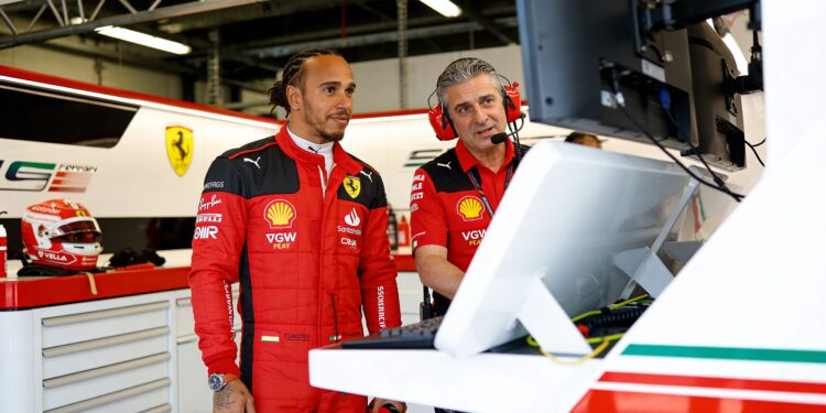 hamilton wijst sleutelfiguur aan voor zijn ferrari