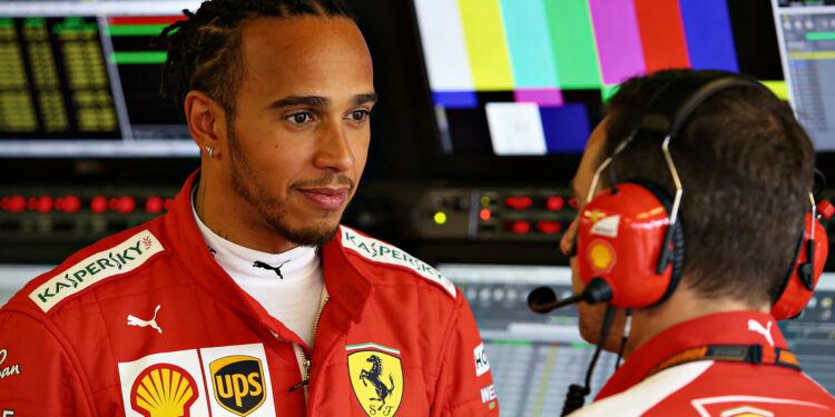 hamilton zet mercedes direct onder druk in canada