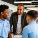 hamilton zet mission 44 voort met schoolbezoek in