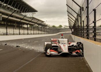 indy 500 opgeschrikt door zware crash josef newgar