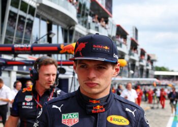 klingmann eert verstappen met viraal lied op nurbu