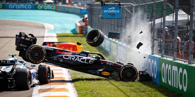 lawson riskeert straf na spectaculaire crash gasly