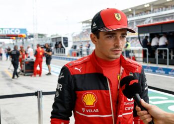 leclerc krijgt zware straf na chaotische slotronde