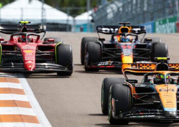 leclerc probeerde verstappen als schild te gebruik